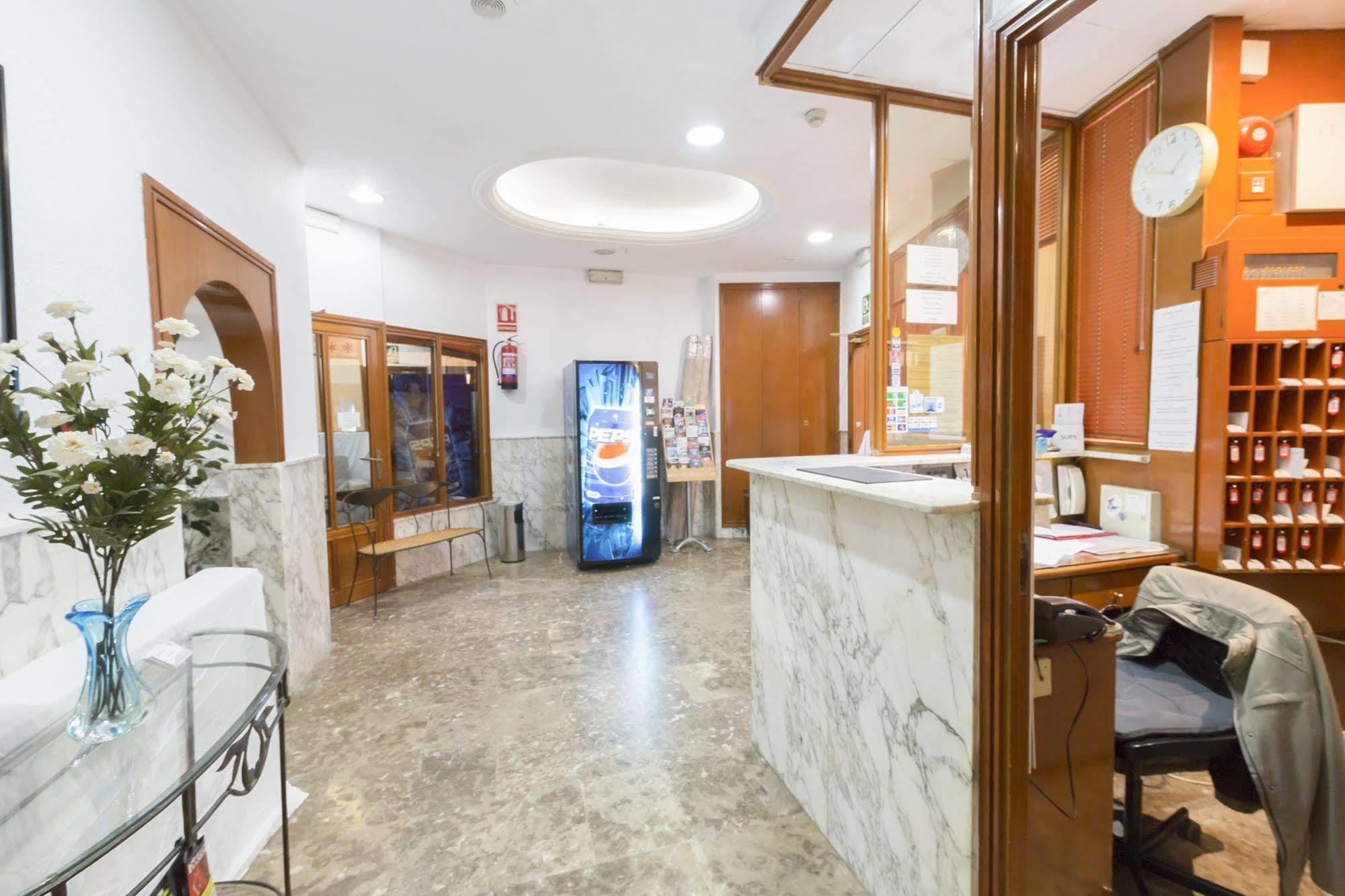 Pension Miami Барселона Екстер'єр фото