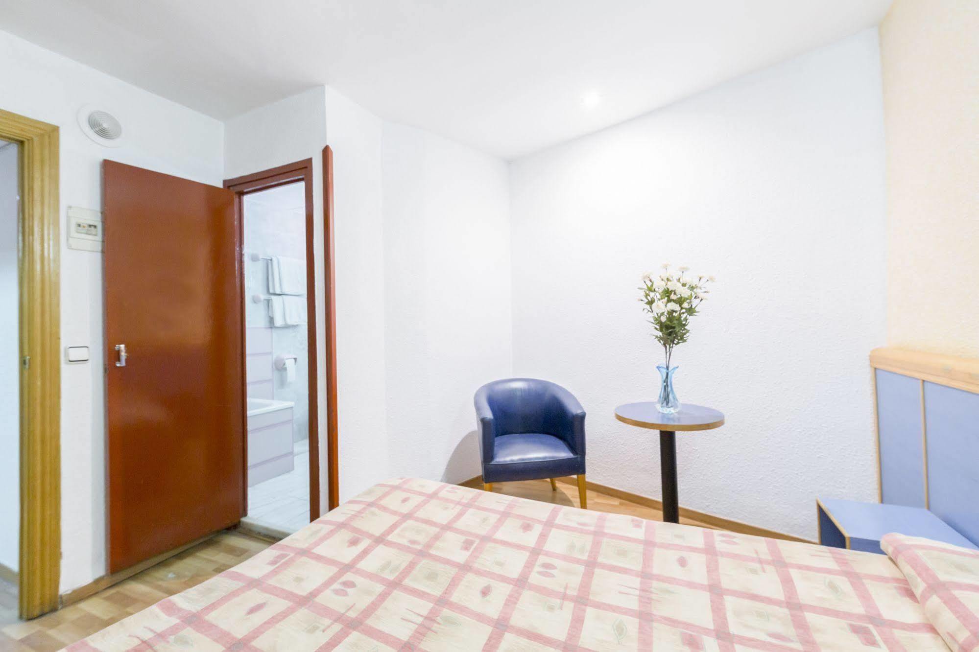 Pension Miami Барселона Екстер'єр фото